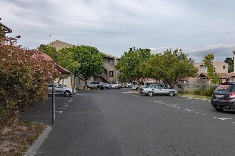 2 Bedroom Property for Sale in Oakglen Western Cape